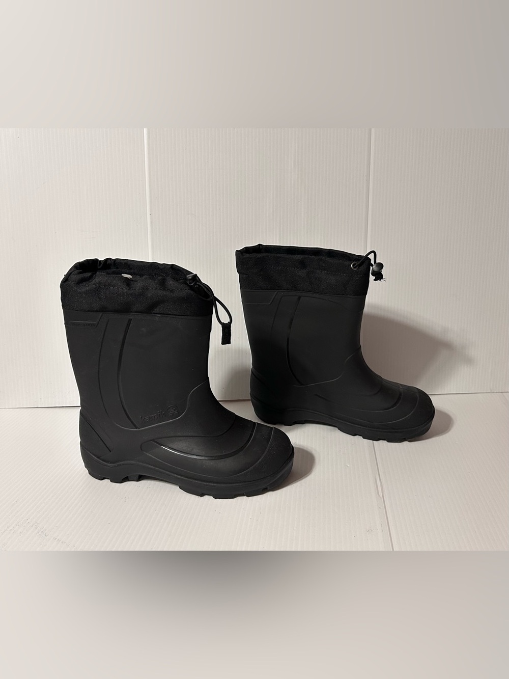 Kamik Black winter snow boots youth kids size 5